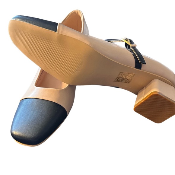 Chic Tan and Black Block Heels - Picture 8 of 10